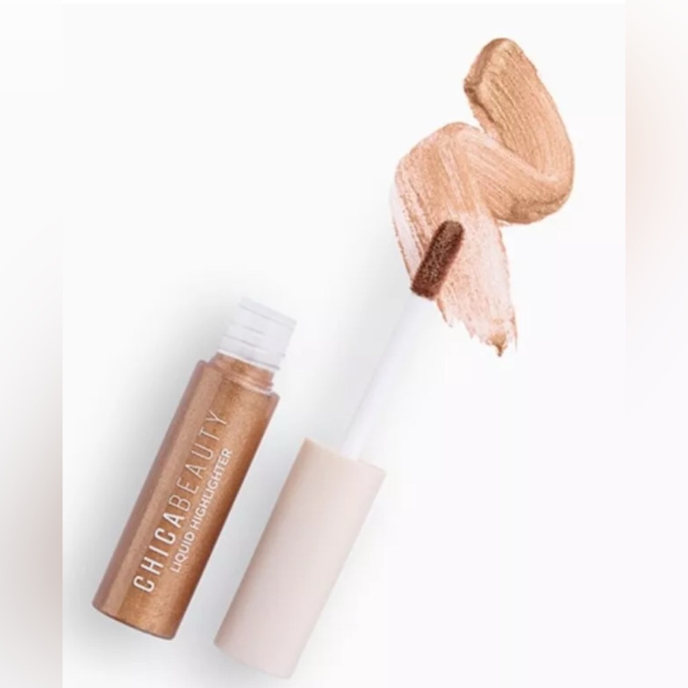 CHICA BEAUTY
Liquid Highlighter in Rose Glow